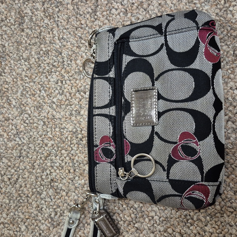 Coach Hearts Poppy Y2K Signature Wristlet To Small Hand Bag
